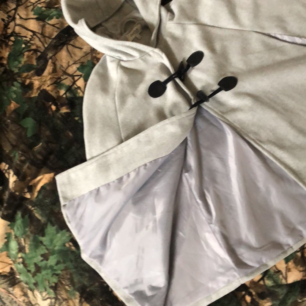 Cape - Picture 3 of 4